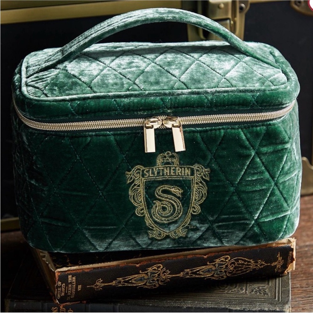 NWT!! Pottery Barn Teen Harry Potter Slytherin Green Velvet Train Case